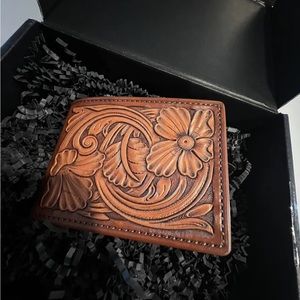 Moore Made Mens Leather Bifold Wallet BrandNew In Original Shipping Box Handmade